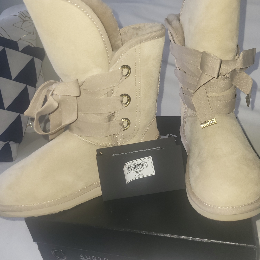 Australia Luxe Collective Cream Lace-Up Winter Boots - Picture 9 of 9